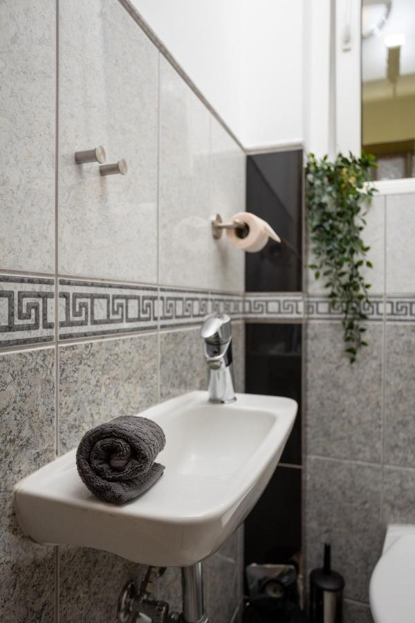 Emerald Suite With Free Parking Βουδαπέστη Εξωτερικό φωτογραφία